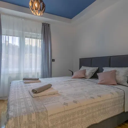 Arena Blue Dream - Modern With Terrace *