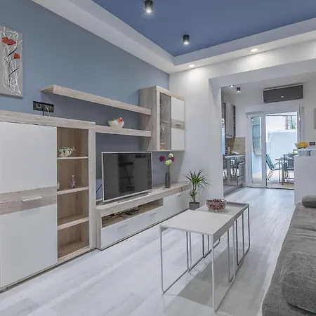 Arena Blue Dream - Modern With Terrace *