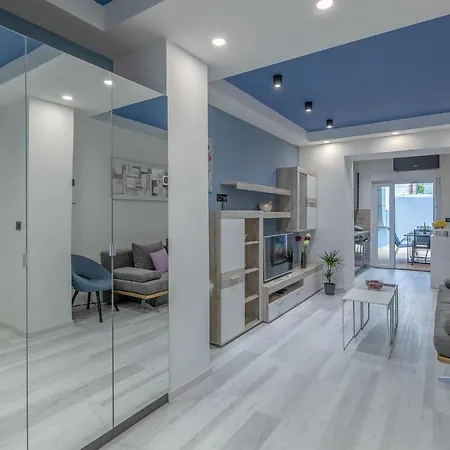 Апартаменты Arena Blue Dream - Modern With Terrace Пула